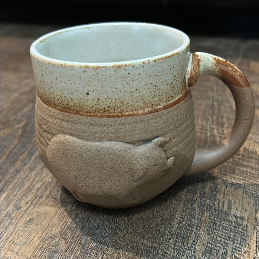 Left Handed Coffee‎ Mug Stoneware Embossed Pig Brown Cream
